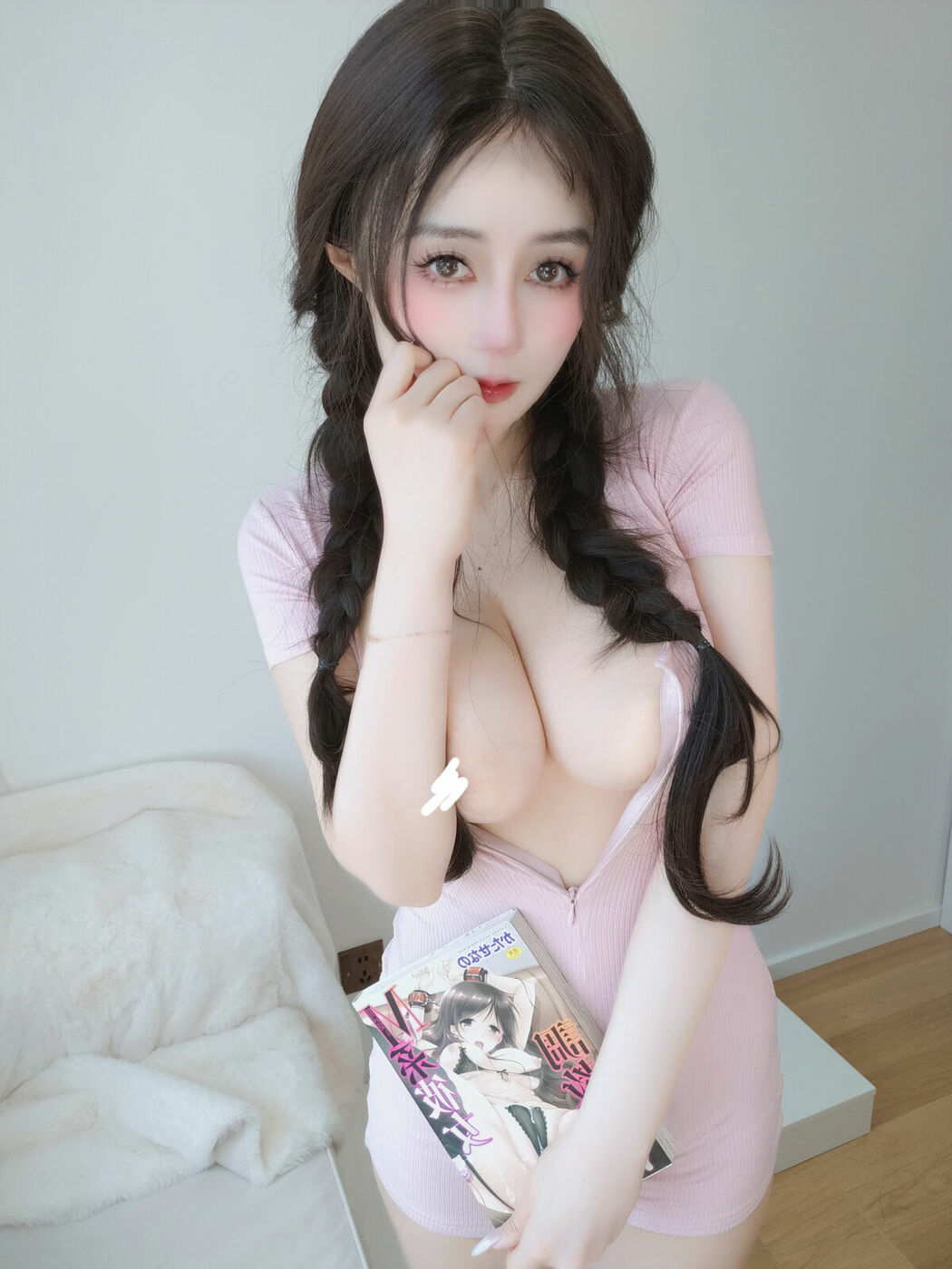 Coser@白银81 – Fantia 2025年08月会员合集 14套 (87P – 4V)