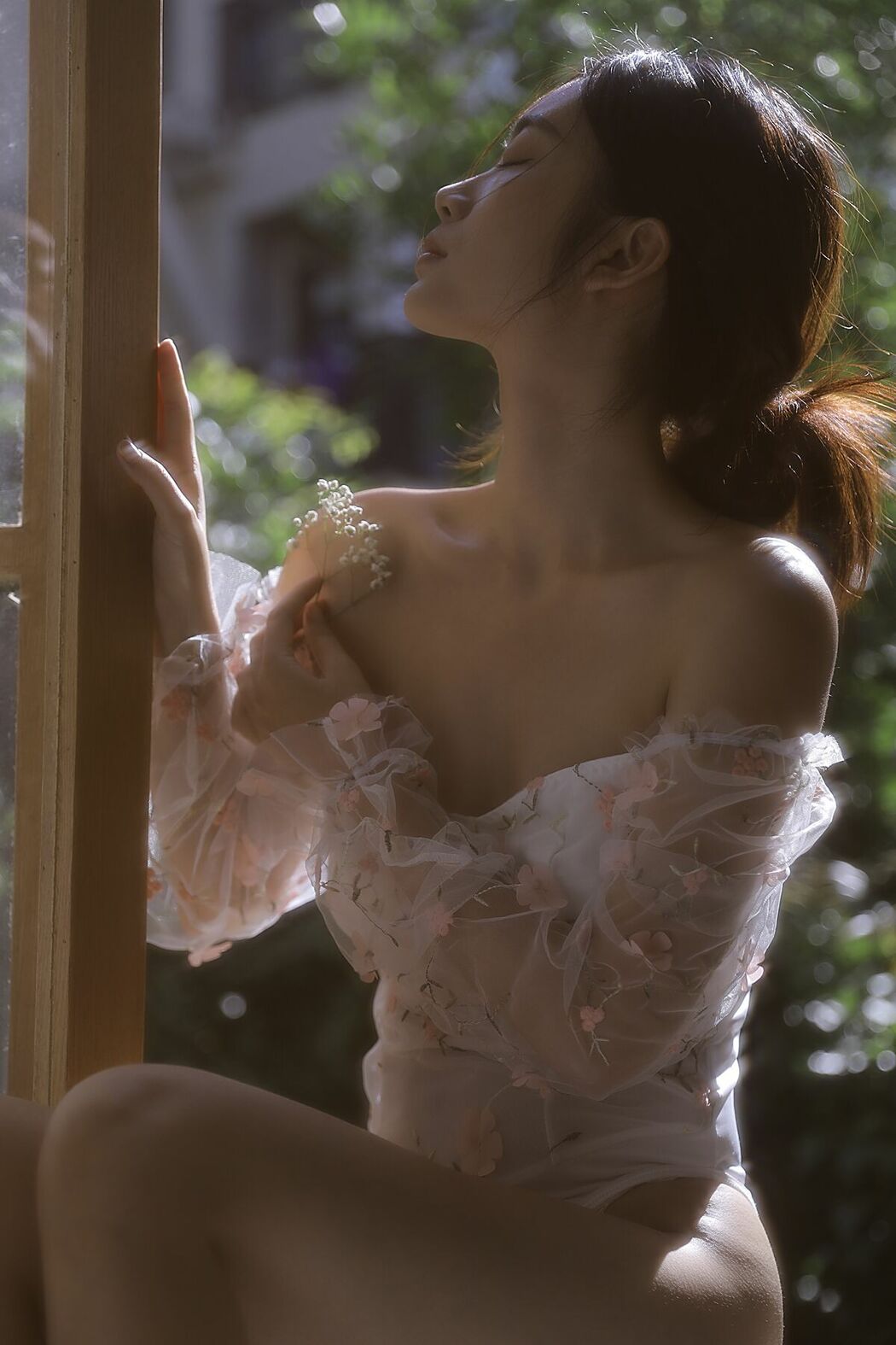 YiTuYu艺图语 Vol.10130 Liu Liu (16P)