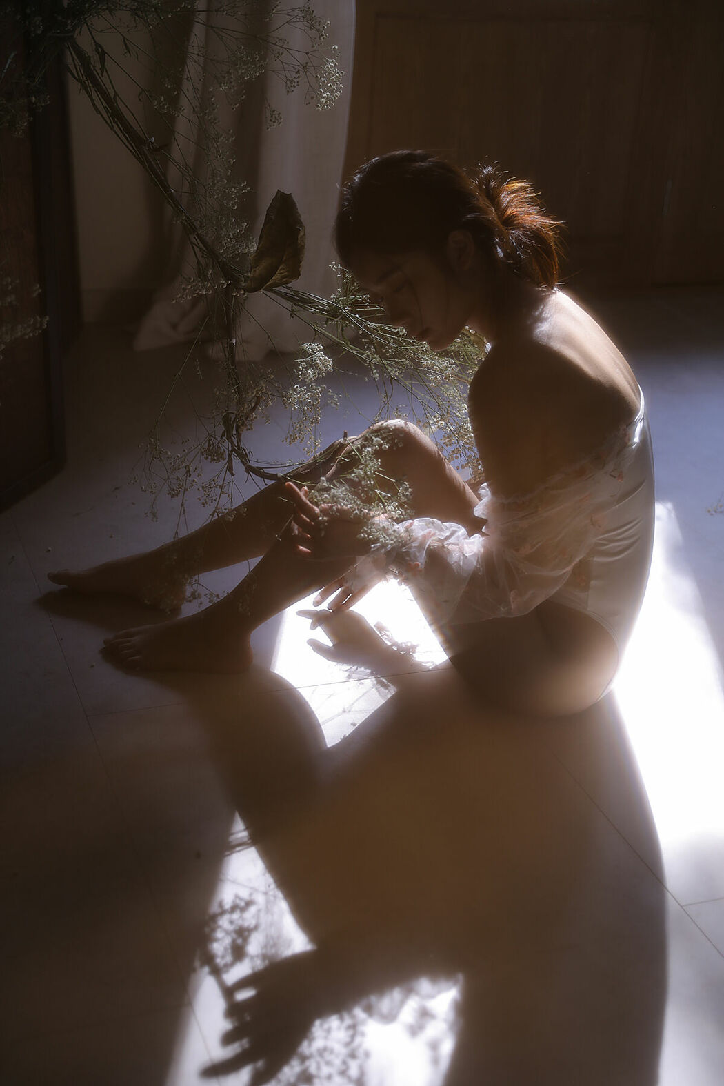 YiTuYu艺图语 Vol.10130 Liu Liu (16P)