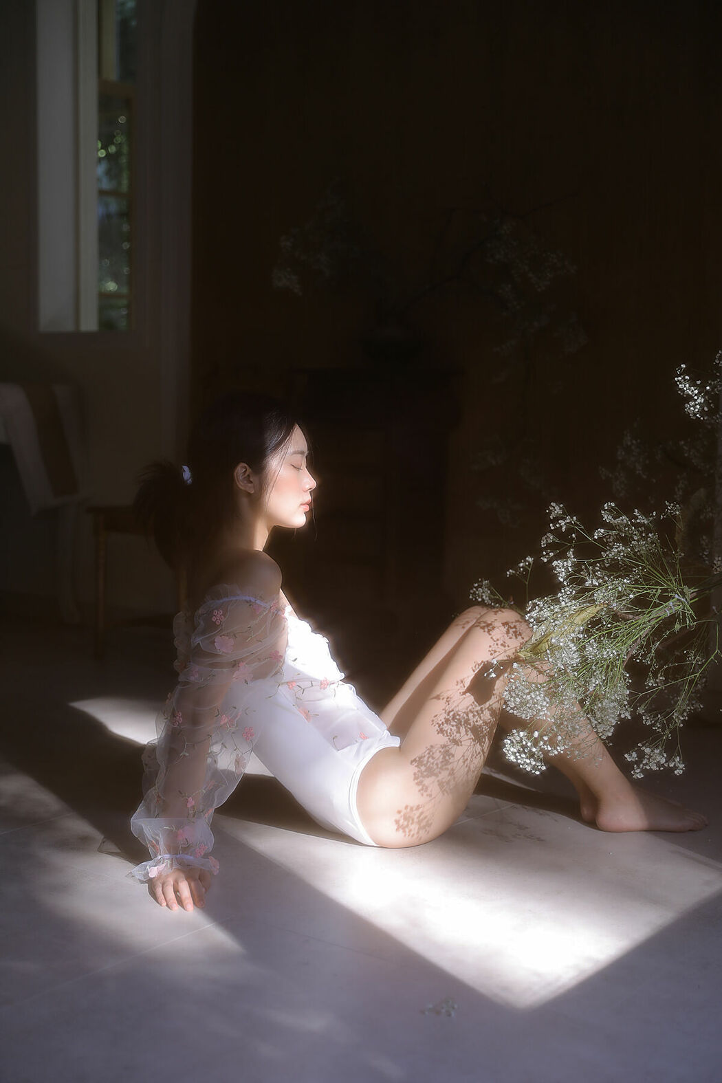 YiTuYu艺图语 Vol.10130 Liu Liu (16P)