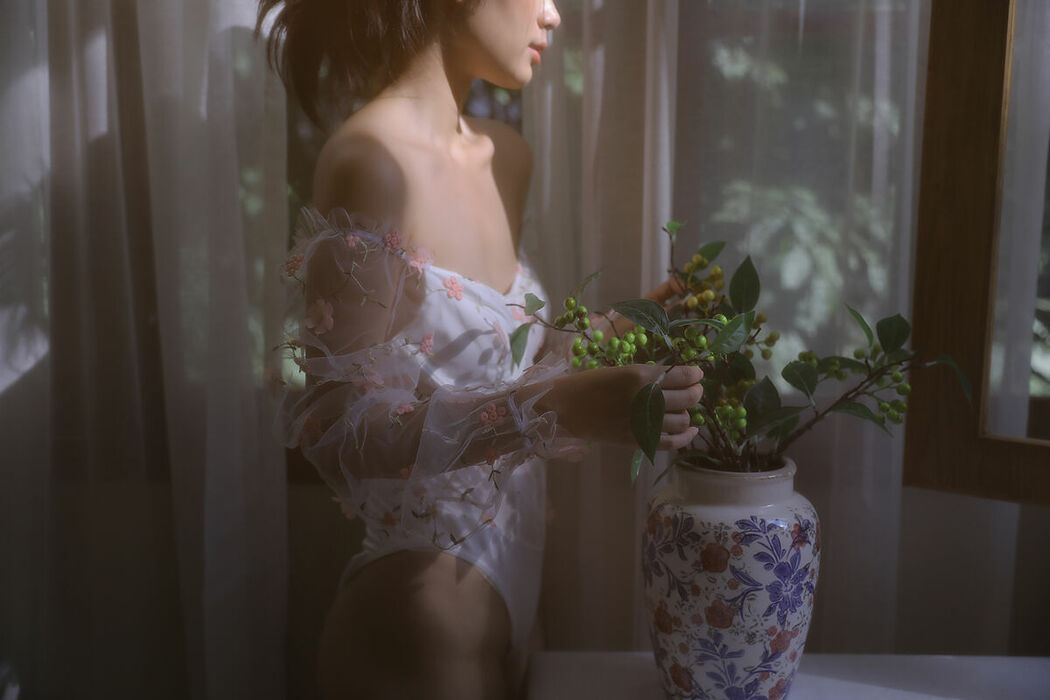 YiTuYu艺图语 Vol.10130 Liu Liu (16P)