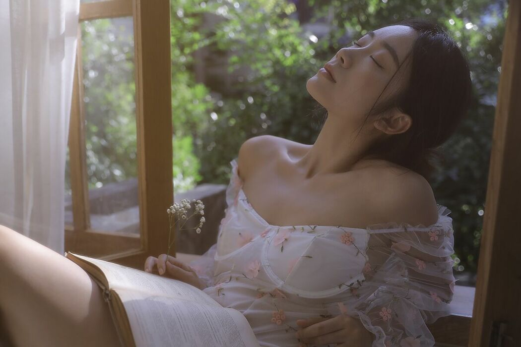 YiTuYu艺图语 Vol.10130 Liu Liu (16P)