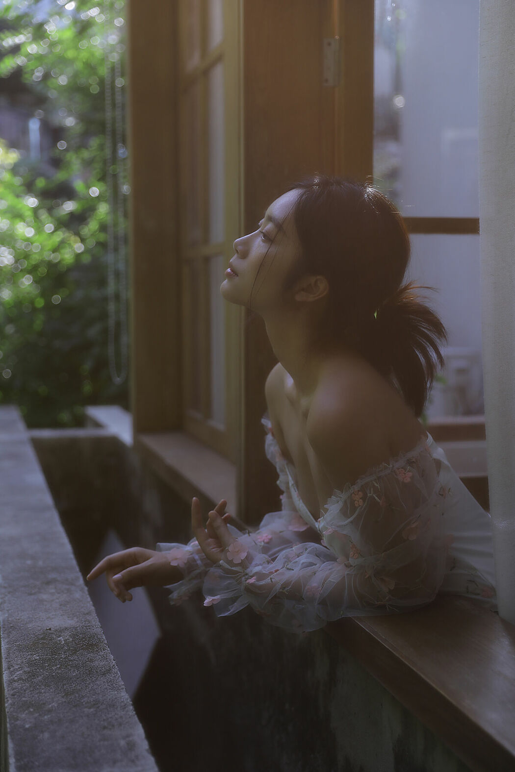 YiTuYu艺图语 Vol.10130 Liu Liu (16P)