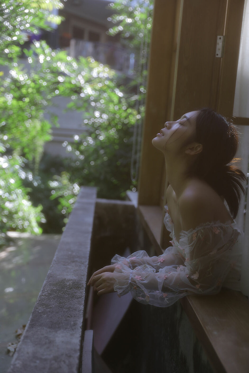 YiTuYu艺图语 Vol.10130 Liu Liu (16P)