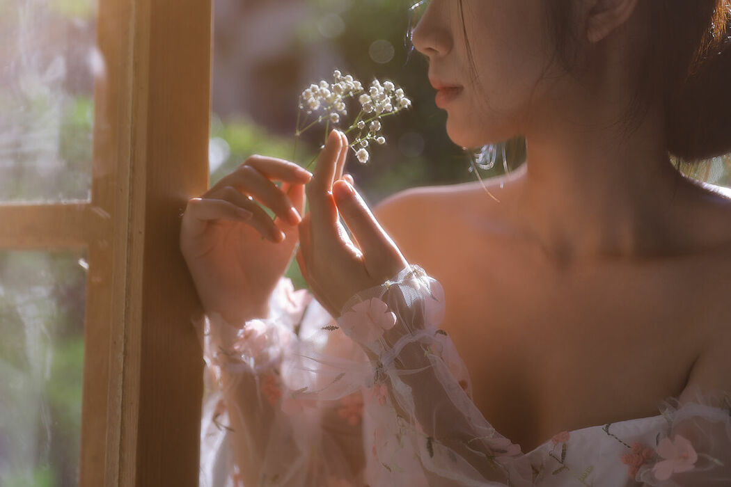 YiTuYu艺图语 Vol.10130 Liu Liu (16P)