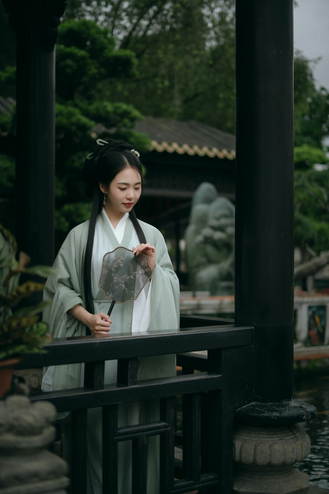 YiTuYu艺图语 Vol.10134 Zuan Shi (17P)