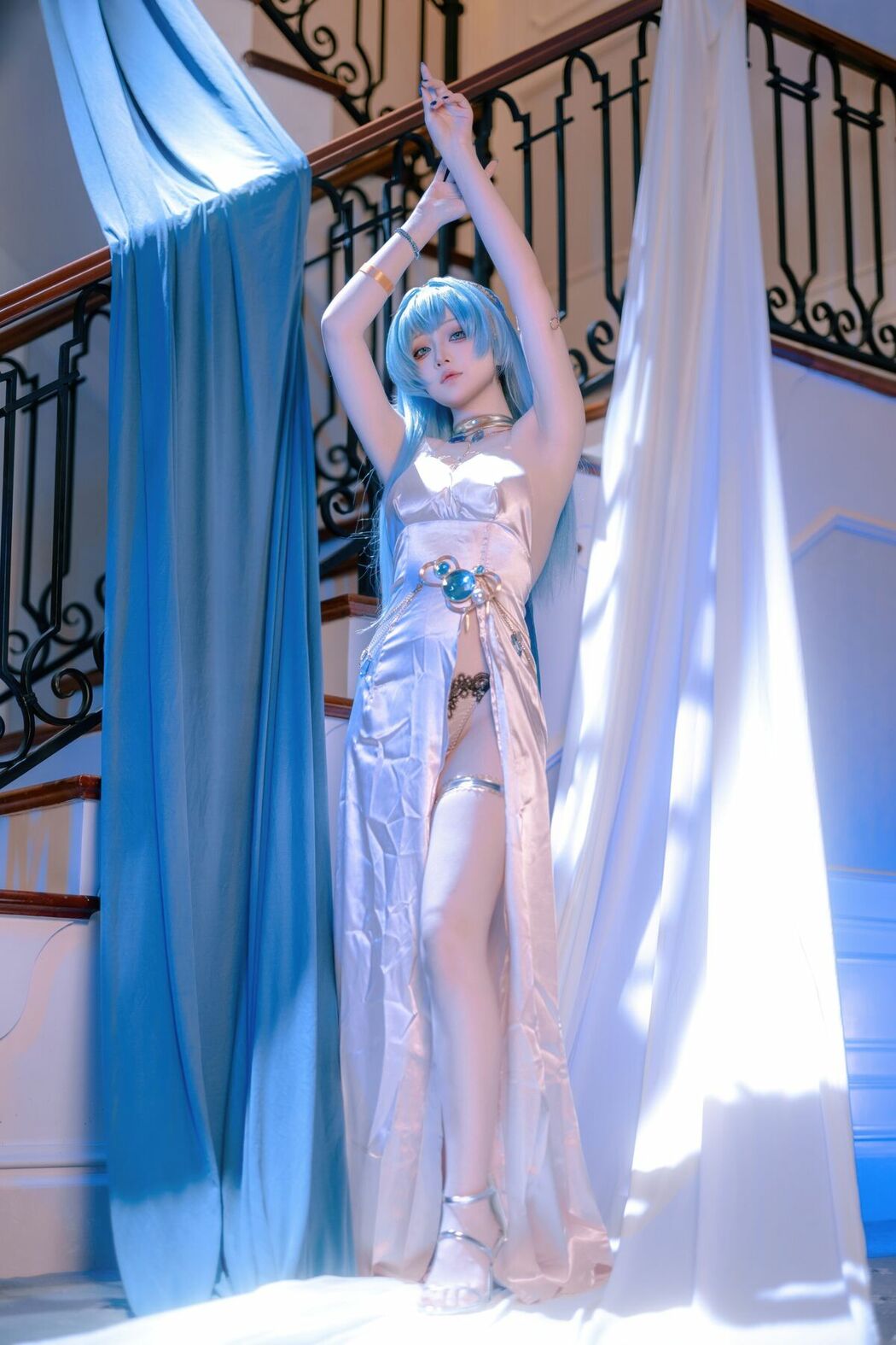 Coser@屿鱼 – 胜利女神 妮姬 海伦 礼服 (61P)