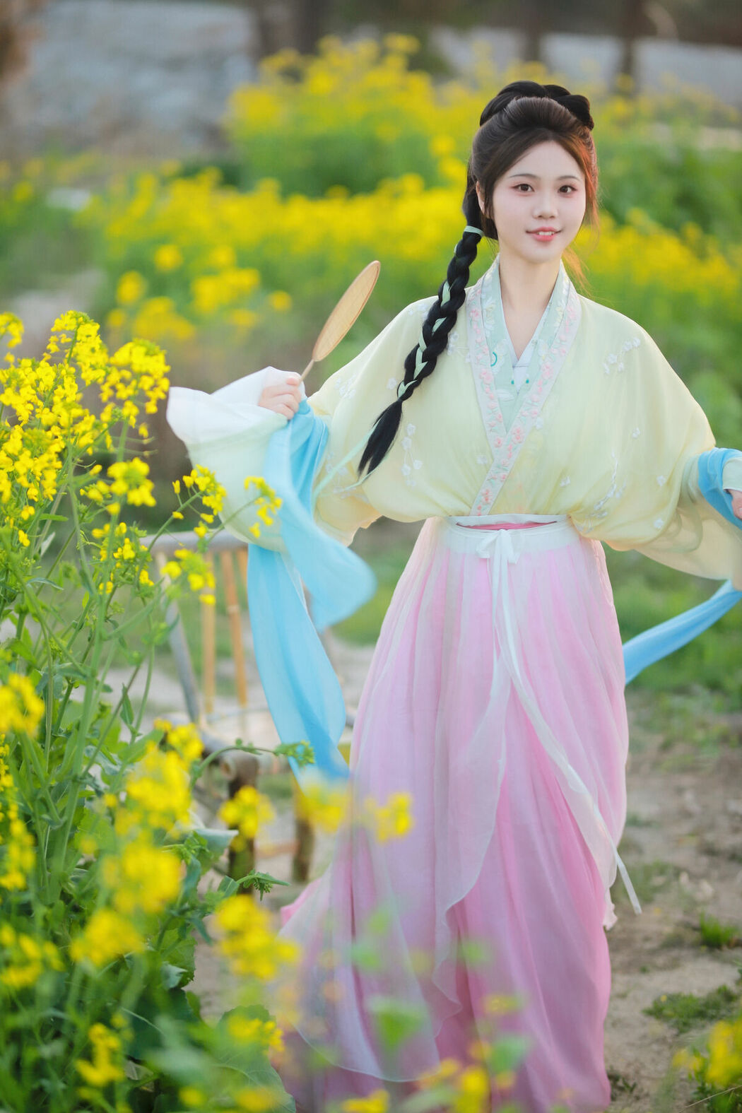 YiTuYu艺图语 Vol.10139 Jin Tian Yao Qu Hua Zhuang Ling (14P)