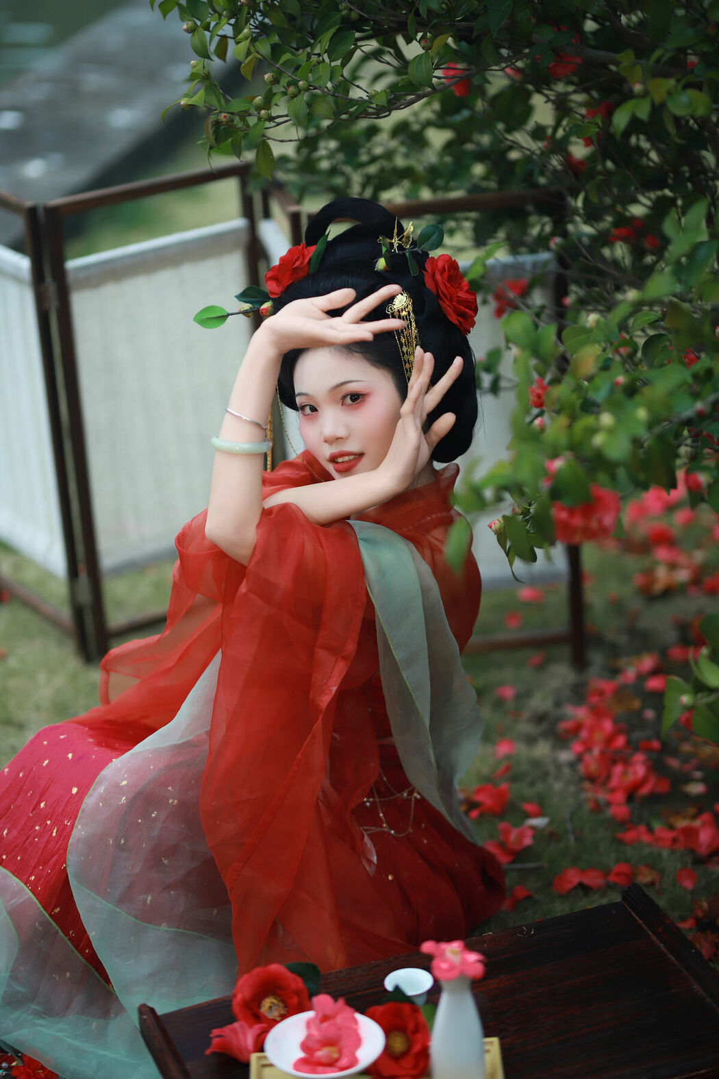 YiTuYu艺图语 Vol.10141 Jin Tian Yao Qu Hua Zhuang Ling (14P)