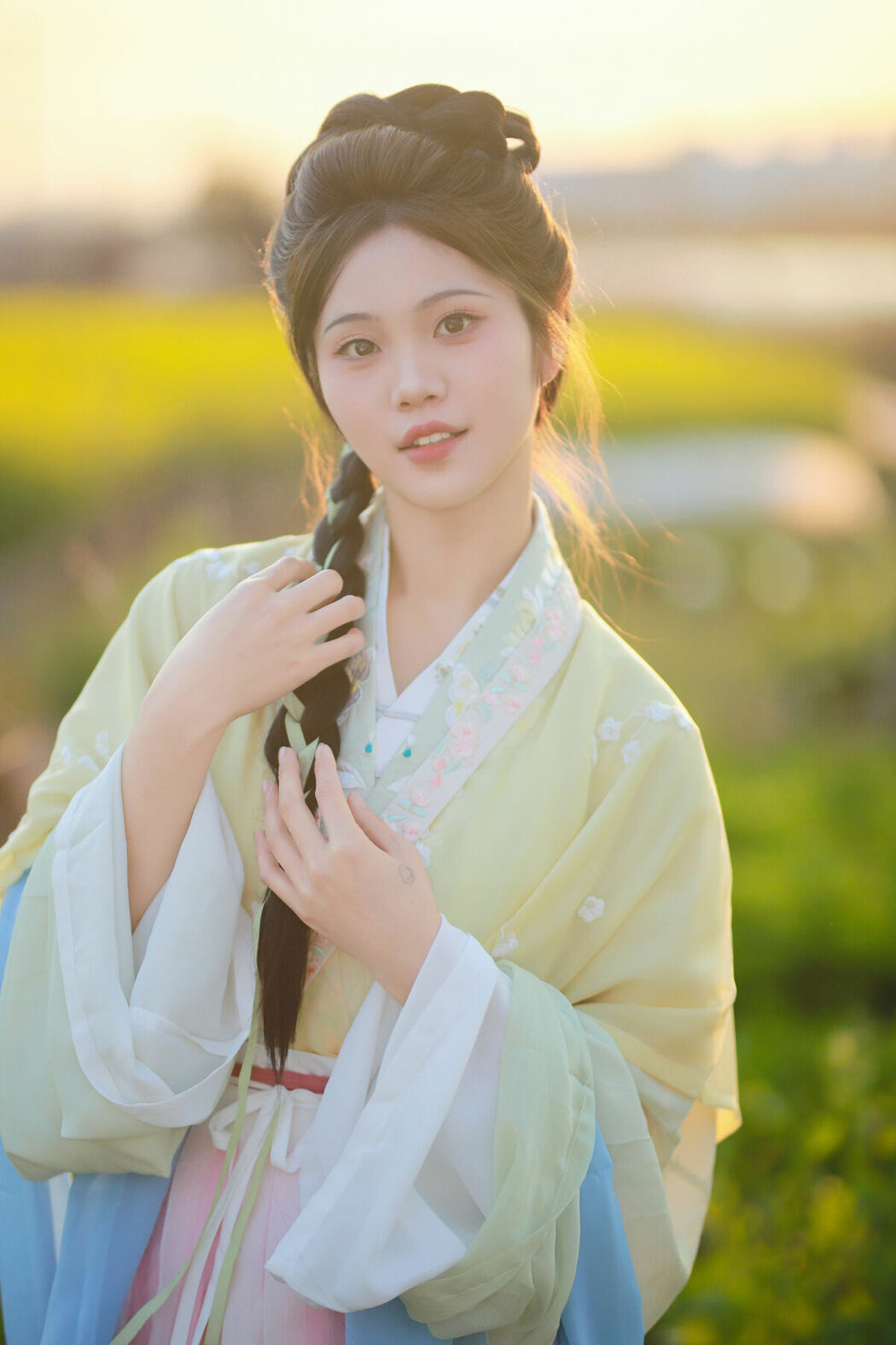 YiTuYu艺图语 Vol.10139 Jin Tian Yao Qu Hua Zhuang Ling (14P)