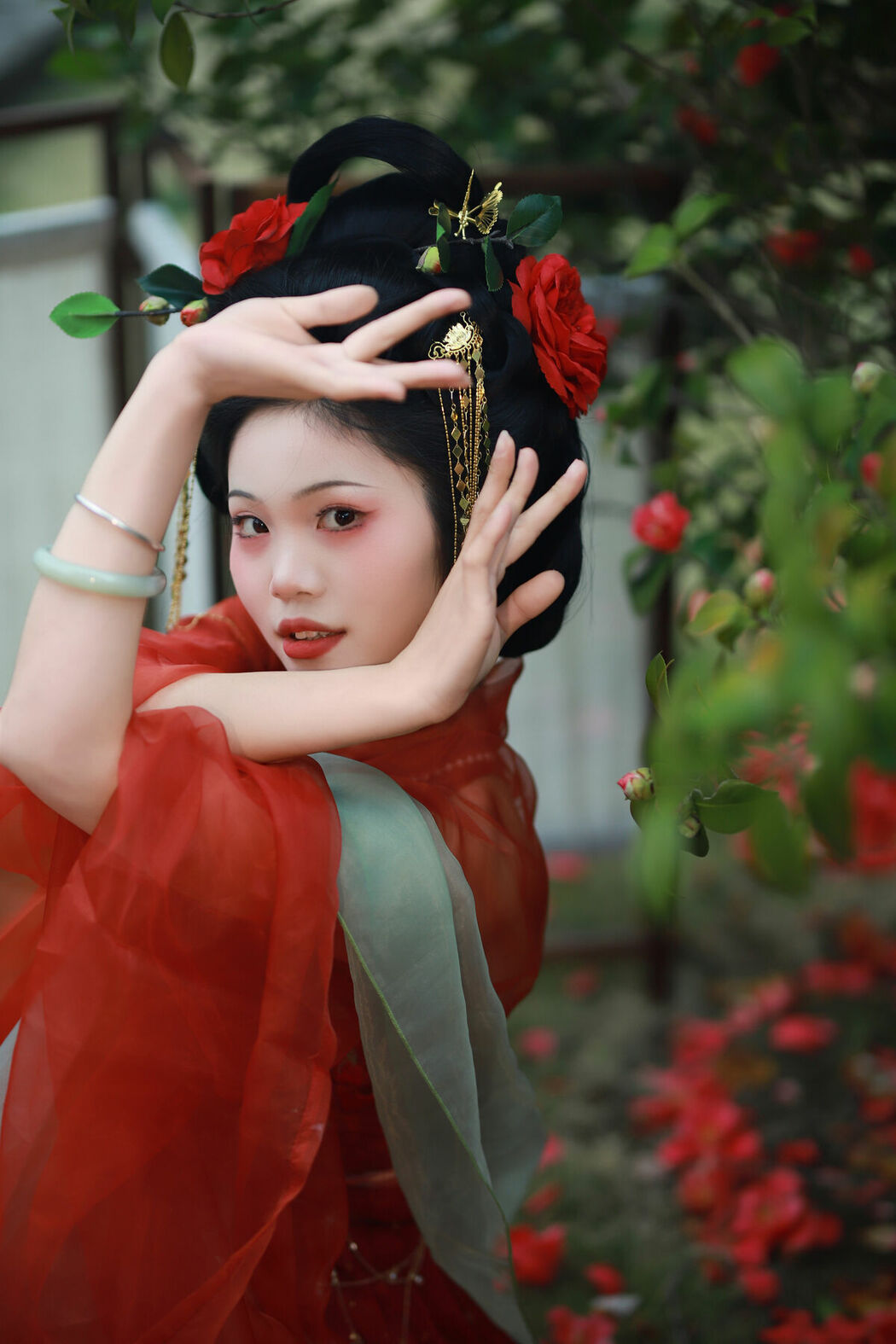 YiTuYu艺图语 Vol.10141 Jin Tian Yao Qu Hua Zhuang Ling (14P)