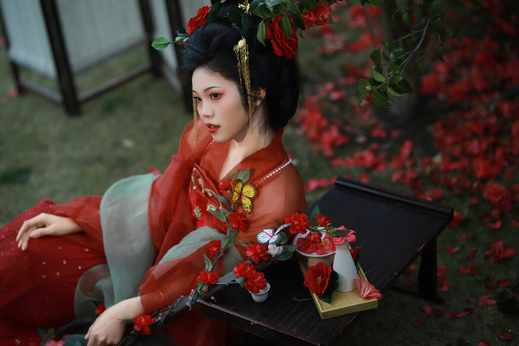 YiTuYu艺图语 Vol.10141 Jin Tian Yao Qu Hua Zhuang Ling (14P)