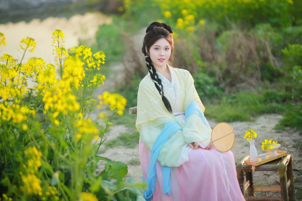 YiTuYu艺图语 Vol.10139 Jin Tian Yao Qu Hua Zhuang Ling (14P)