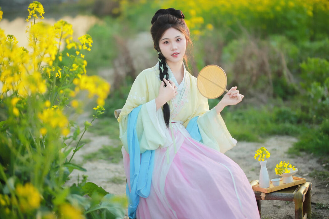 YiTuYu艺图语 Vol.10139 Jin Tian Yao Qu Hua Zhuang Ling (14P)