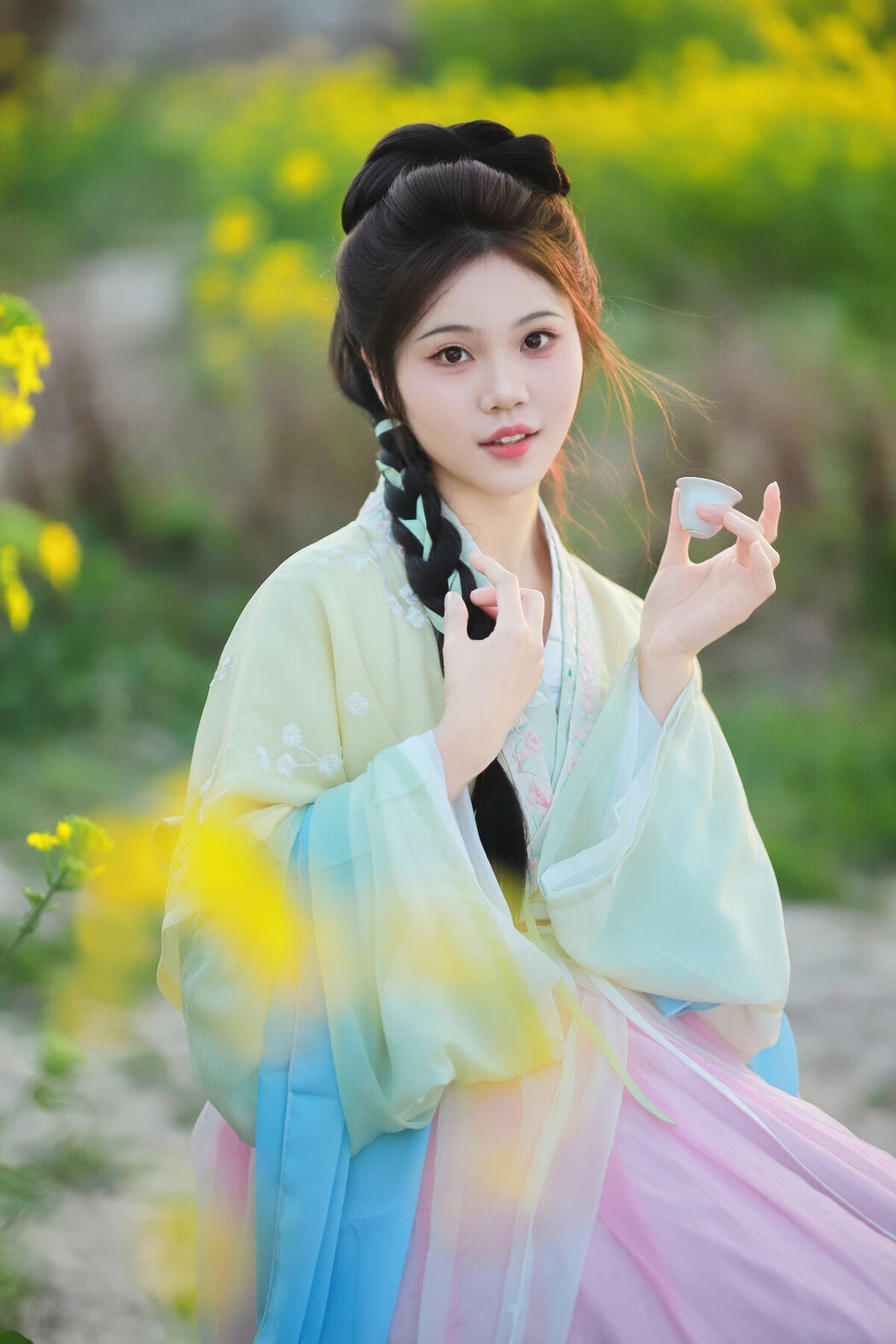 YiTuYu艺图语 Vol.10139 Jin Tian Yao Qu Hua Zhuang Ling (14P)