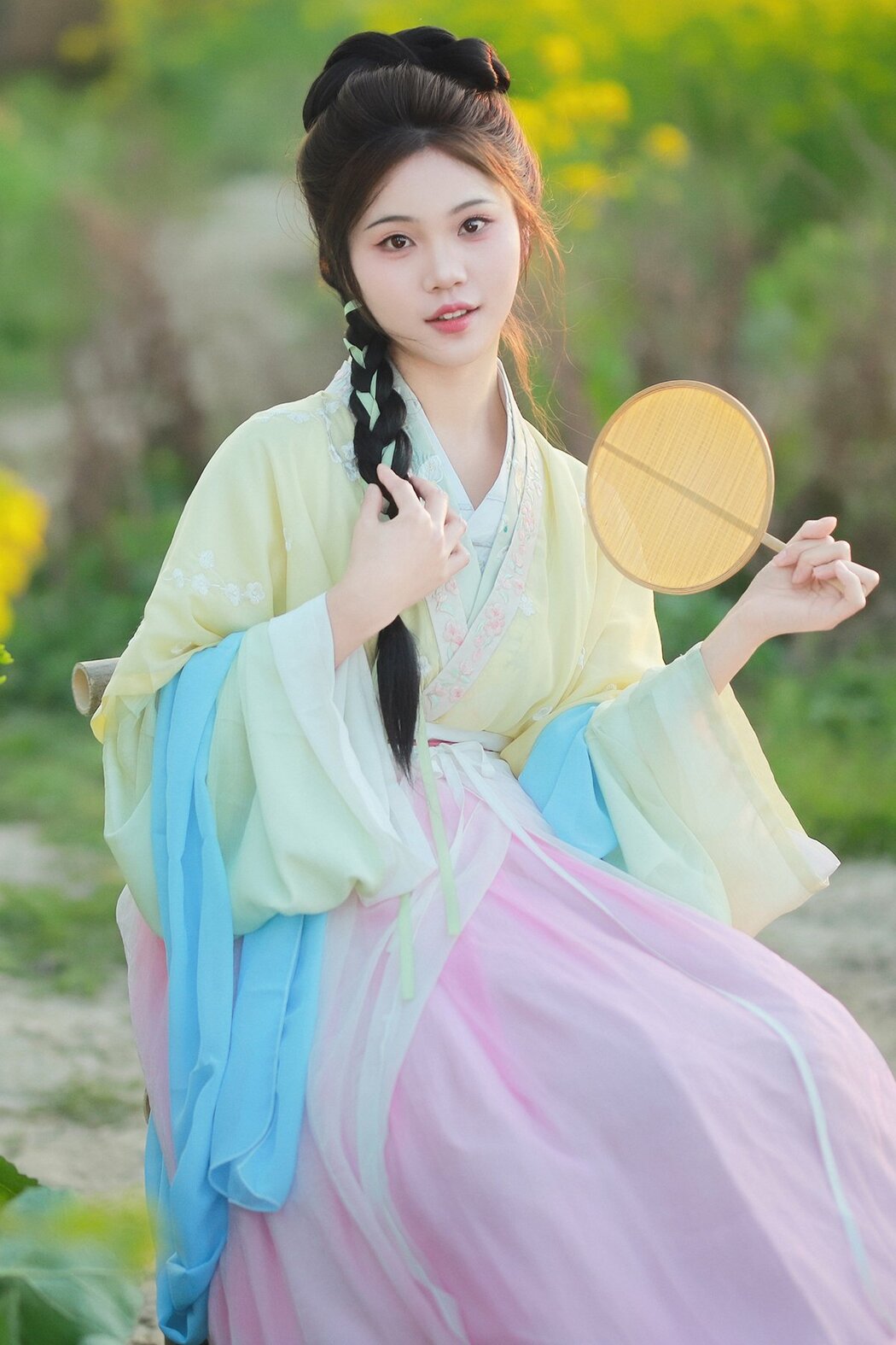 YiTuYu艺图语 Vol.10139 Jin Tian Yao Qu Hua Zhuang Ling (14P) Cover Photo