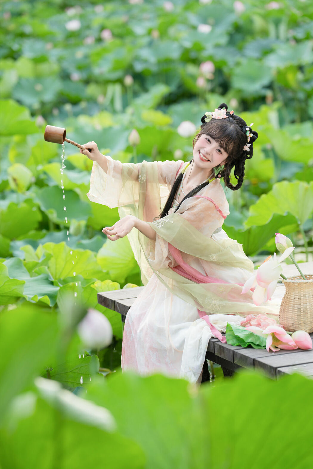 YiTuYu艺图语 Vol.10144 Xia Yu Xiao Nian (53P)
