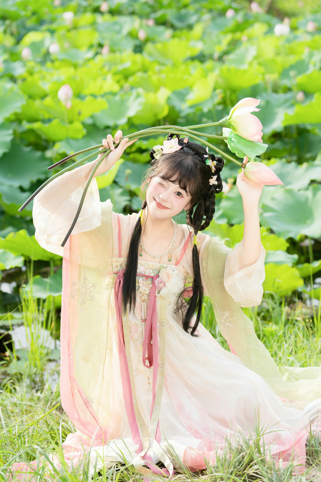 YiTuYu艺图语 Vol.10144 Xia Yu Xiao Nian (53P)