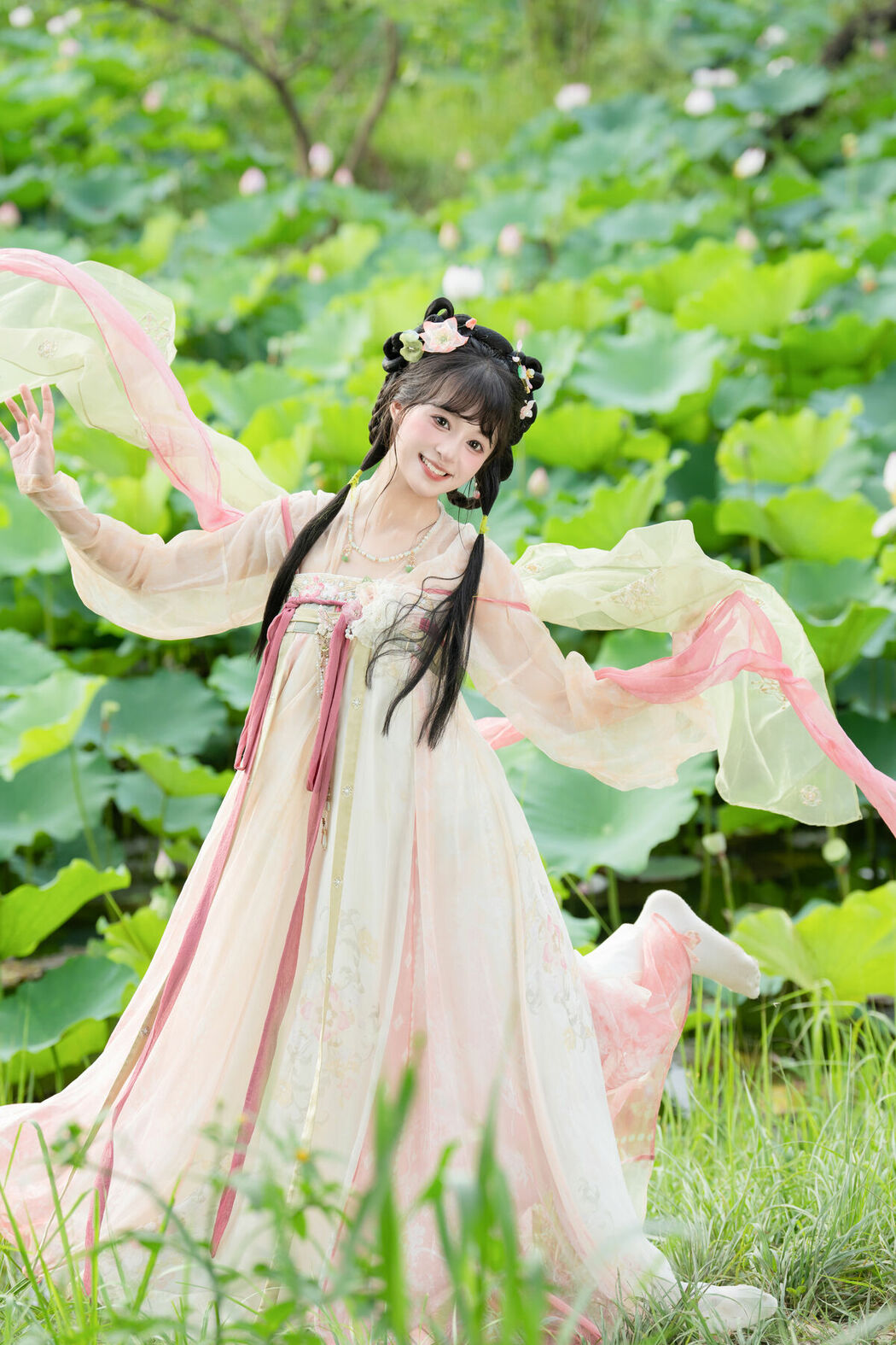 YiTuYu艺图语 Vol.10144 Xia Yu Xiao Nian (53P)