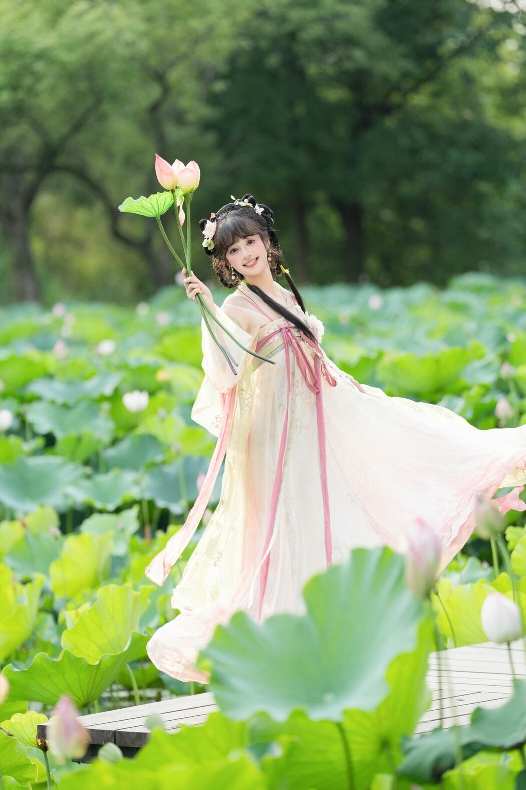 YiTuYu艺图语 Vol.10144 Xia Yu Xiao Nian (53P)