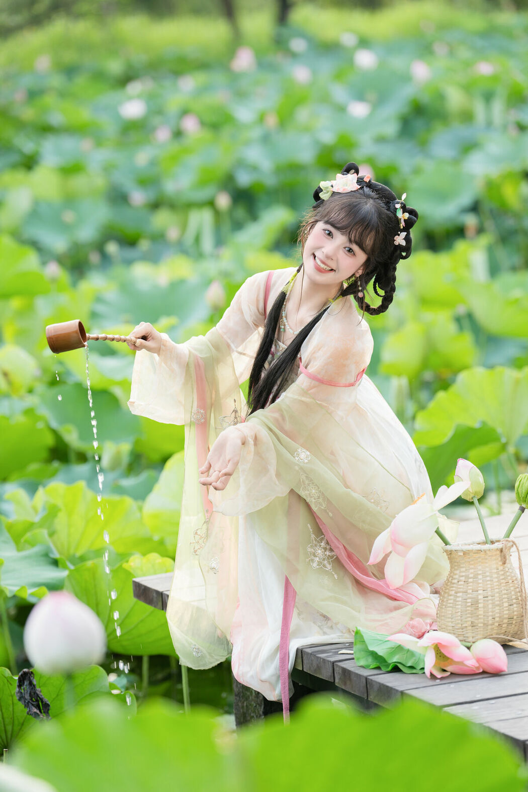 YiTuYu艺图语 Vol.10144 Xia Yu Xiao Nian (53P)