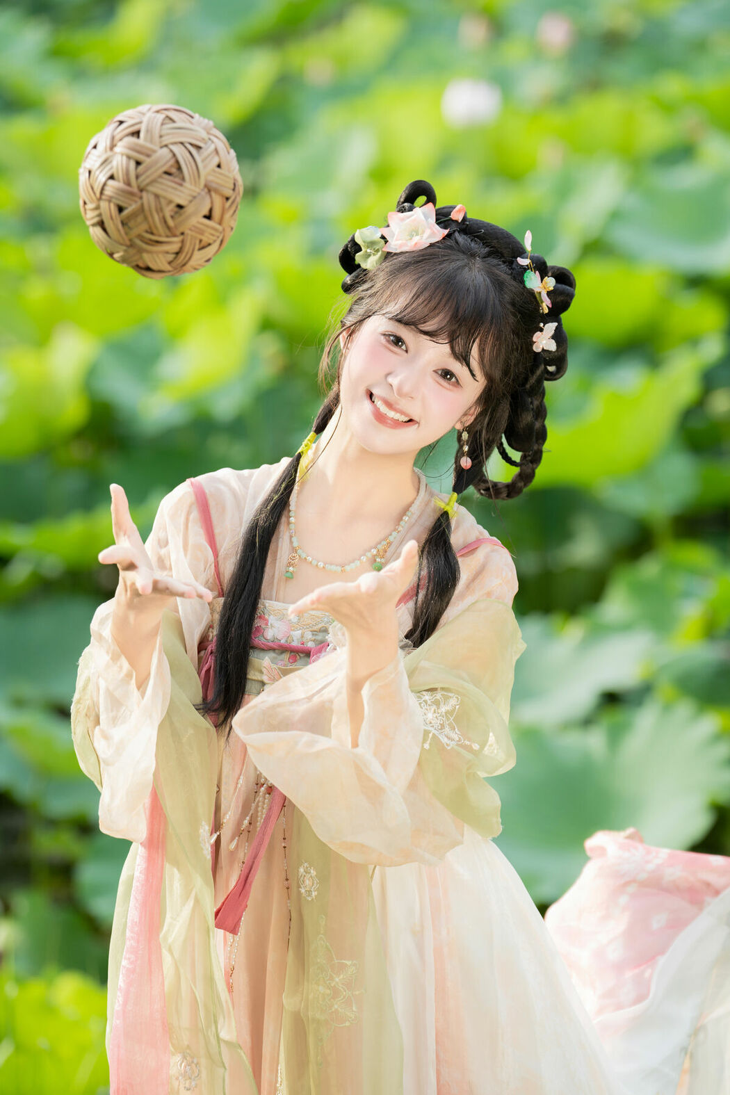 YiTuYu艺图语 Vol.10144 Xia Yu Xiao Nian (53P)
