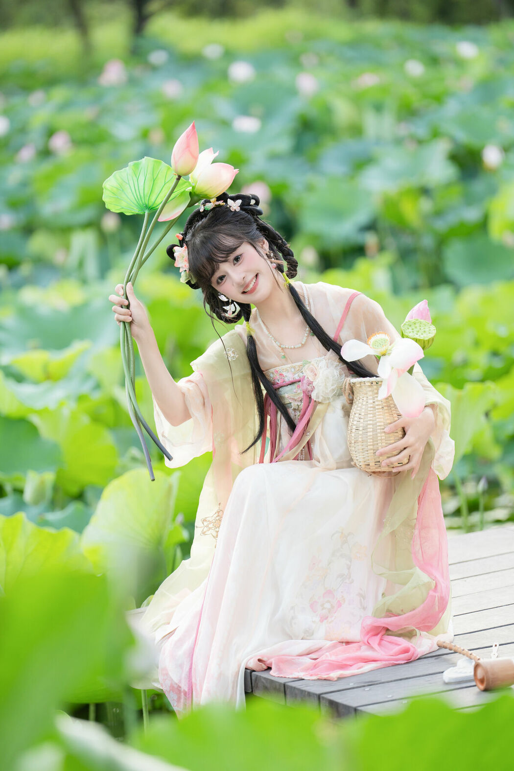 YiTuYu艺图语 Vol.10144 Xia Yu Xiao Nian (53P)