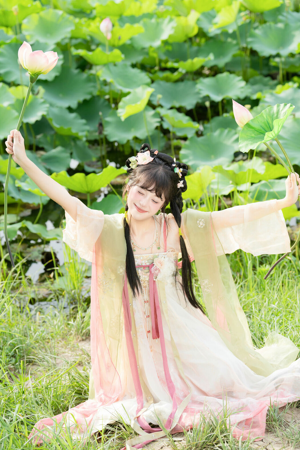 YiTuYu艺图语 Vol.10144 Xia Yu Xiao Nian (53P)