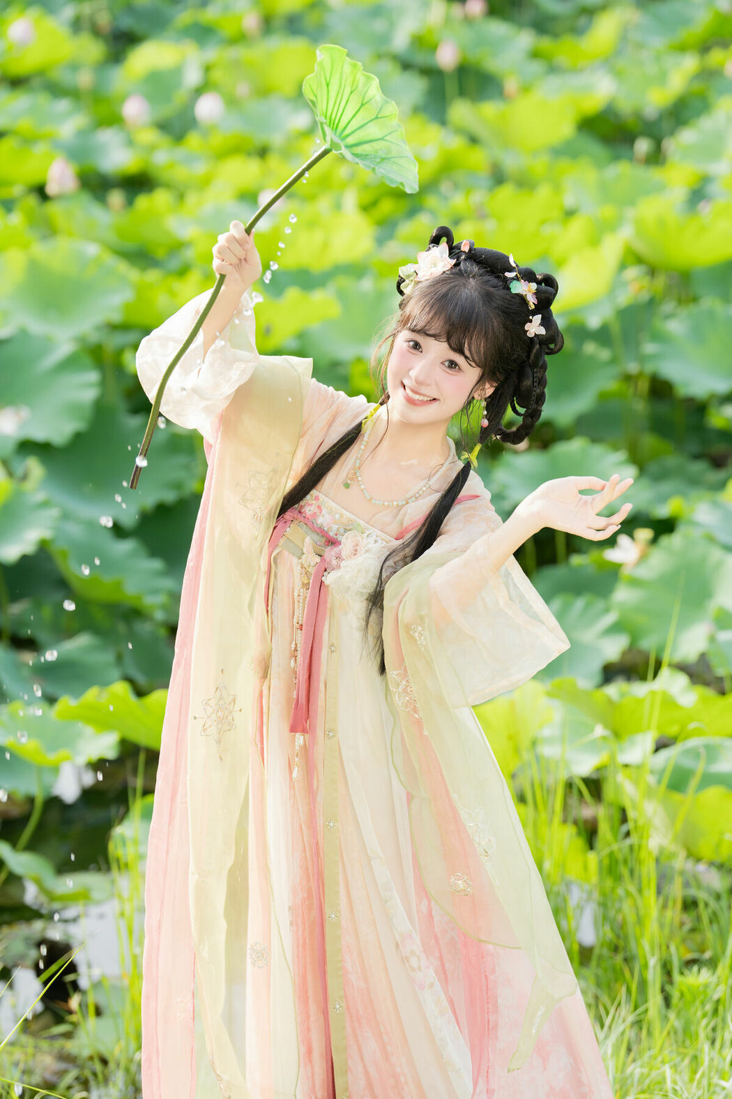 YiTuYu艺图语 Vol.10144 Xia Yu Xiao Nian (53P)
