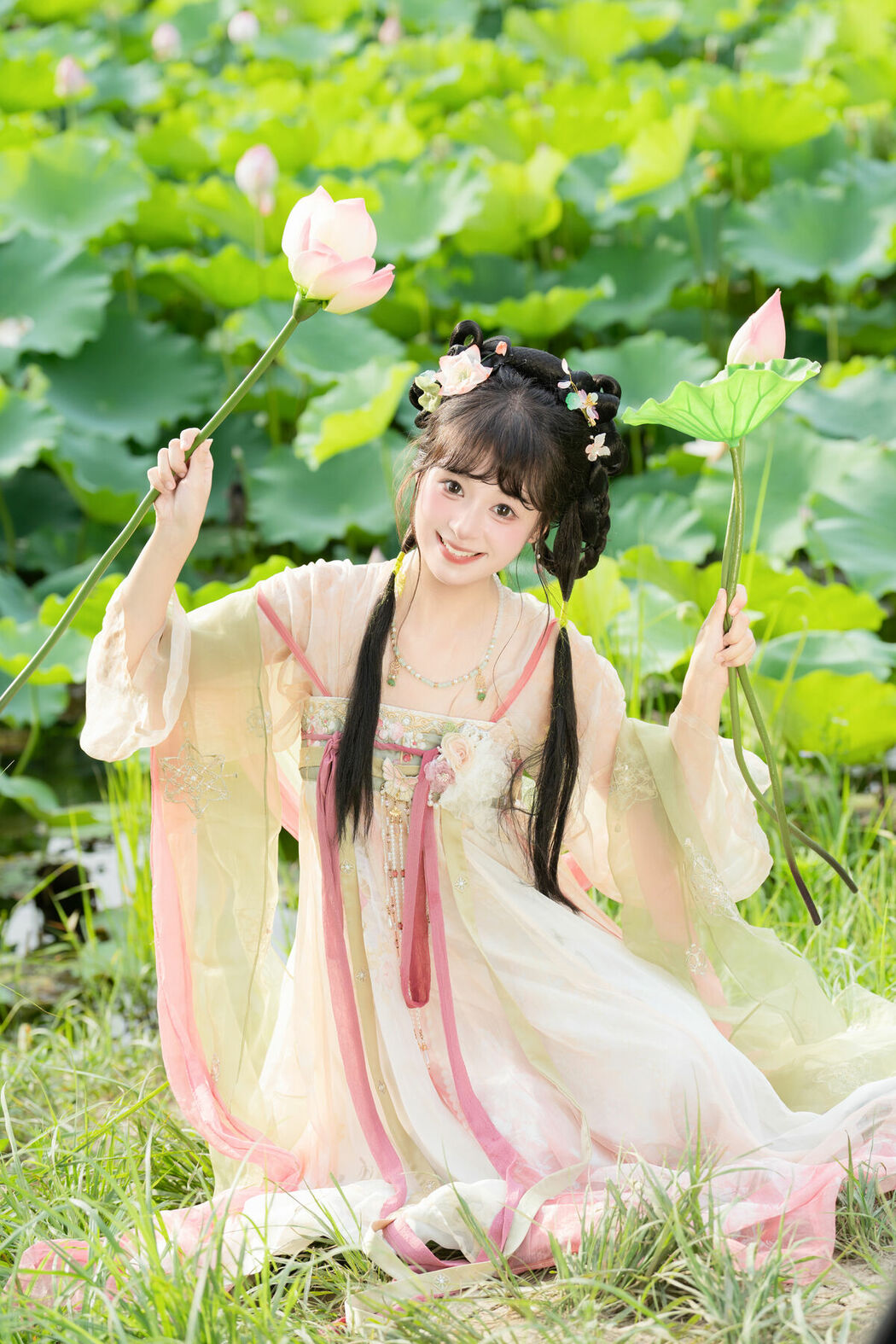 YiTuYu艺图语 Vol.10144 Xia Yu Xiao Nian (53P)
