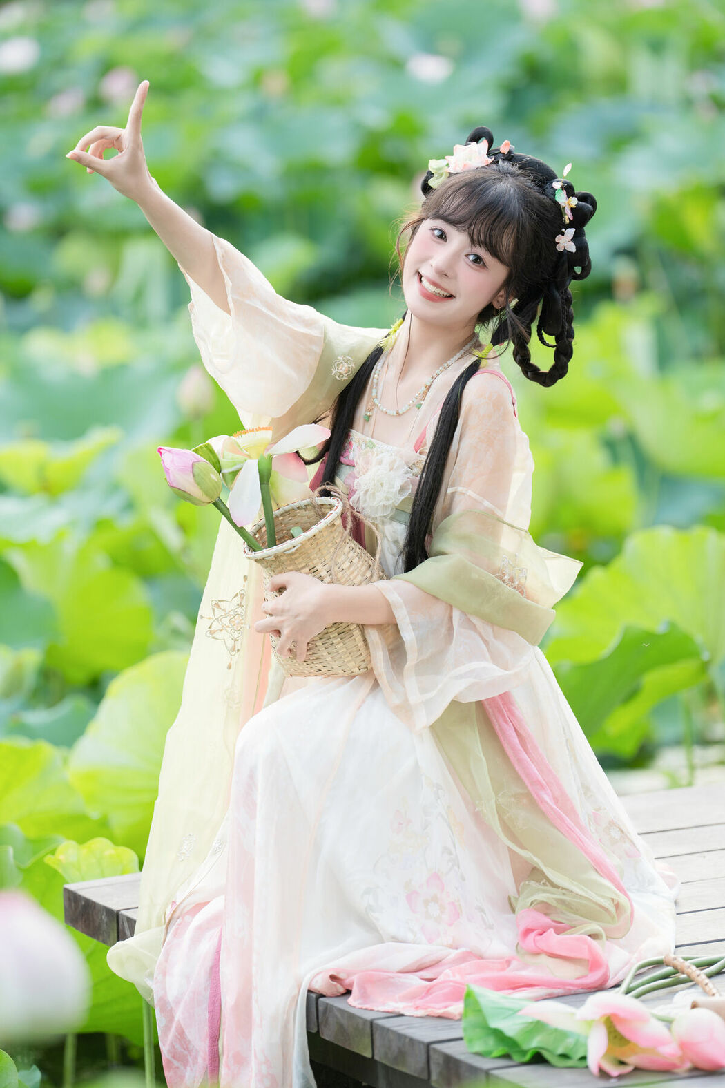 YiTuYu艺图语 Vol.10144 Xia Yu Xiao Nian (53P)