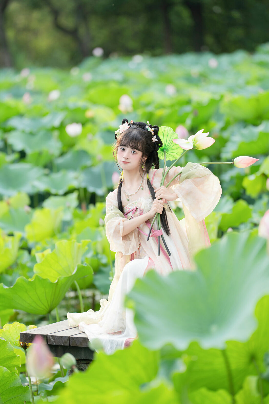 YiTuYu艺图语 Vol.10144 Xia Yu Xiao Nian (53P)