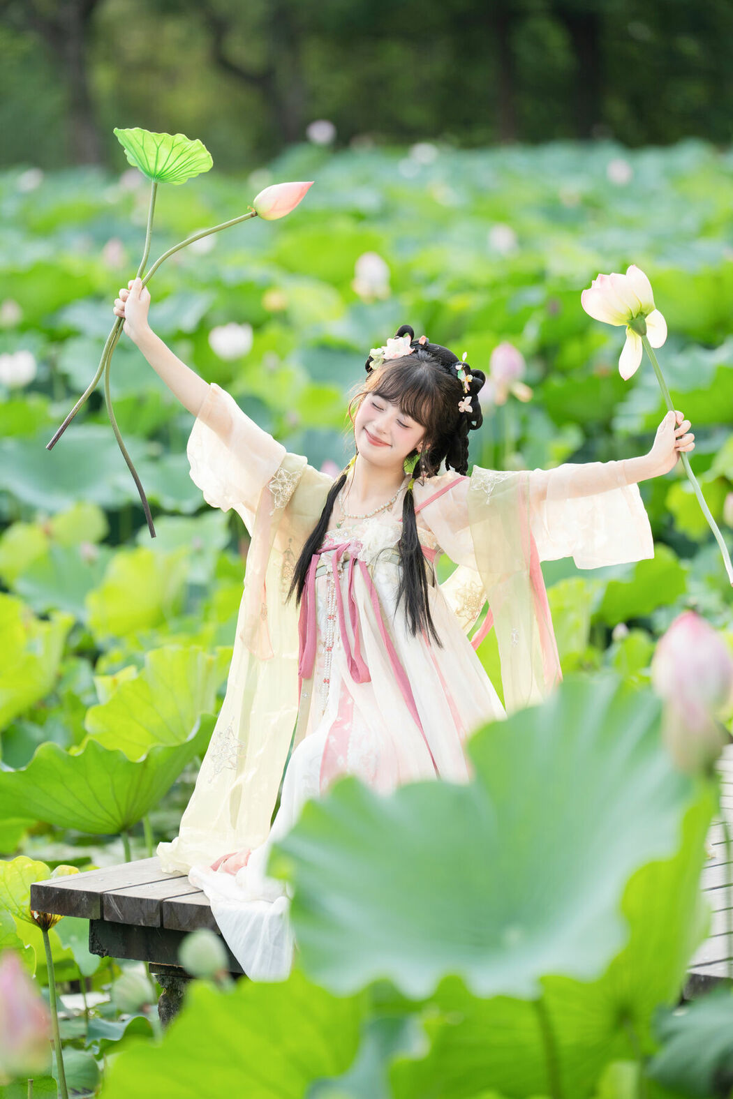 YiTuYu艺图语 Vol.10144 Xia Yu Xiao Nian (53P)