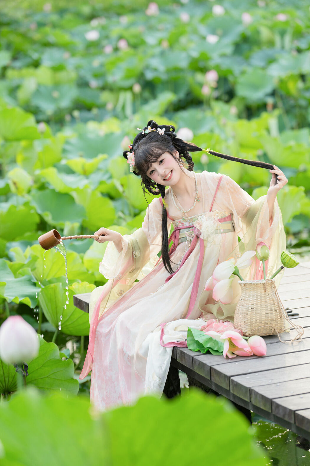 YiTuYu艺图语 Vol.10144 Xia Yu Xiao Nian (53P)