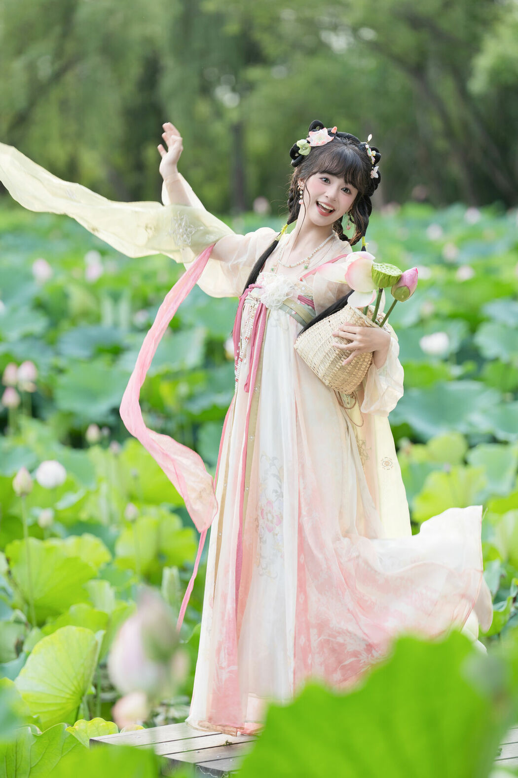 YiTuYu艺图语 Vol.10144 Xia Yu Xiao Nian (53P)