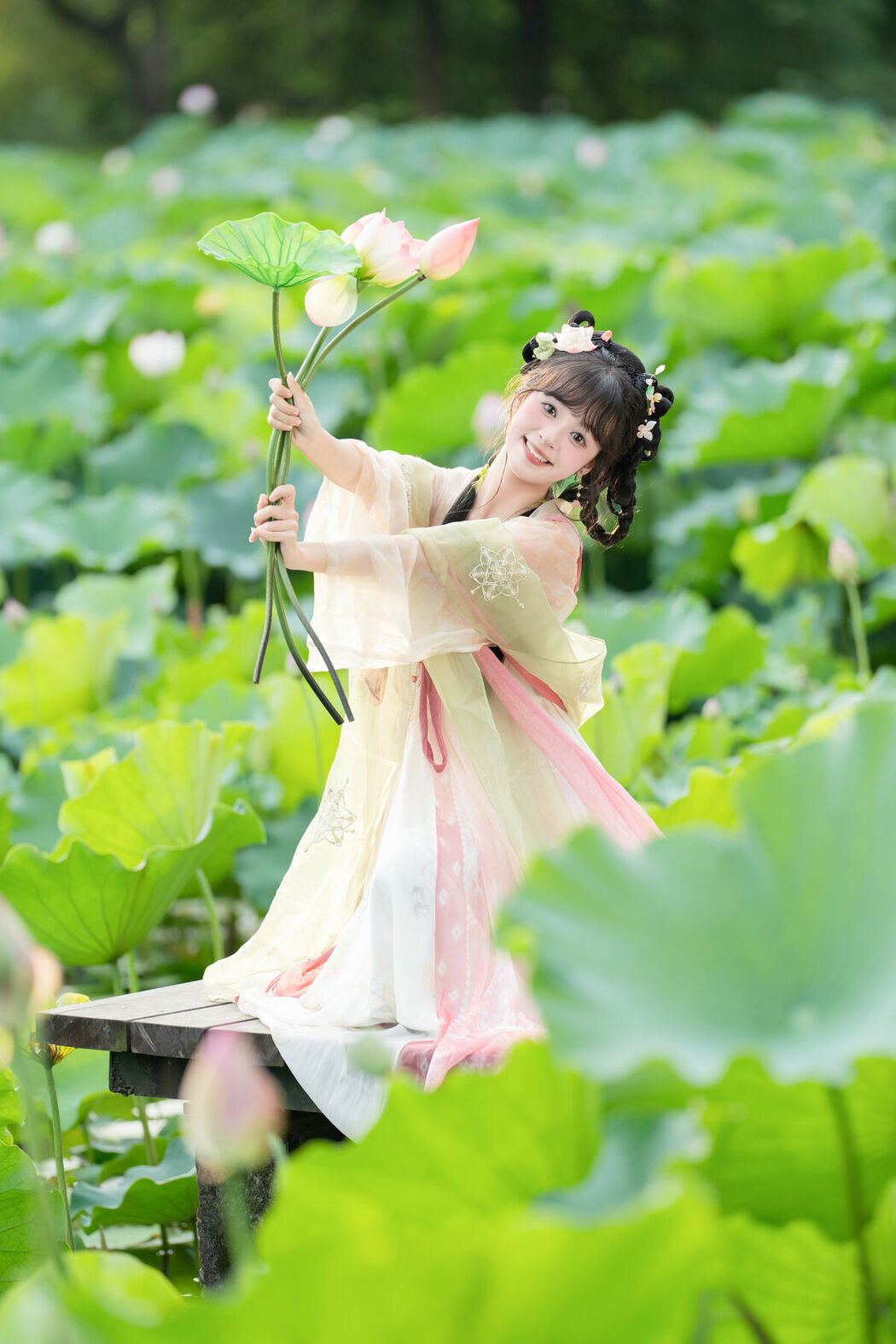 YiTuYu艺图语 Vol.10144 Xia Yu Xiao Nian (53P)