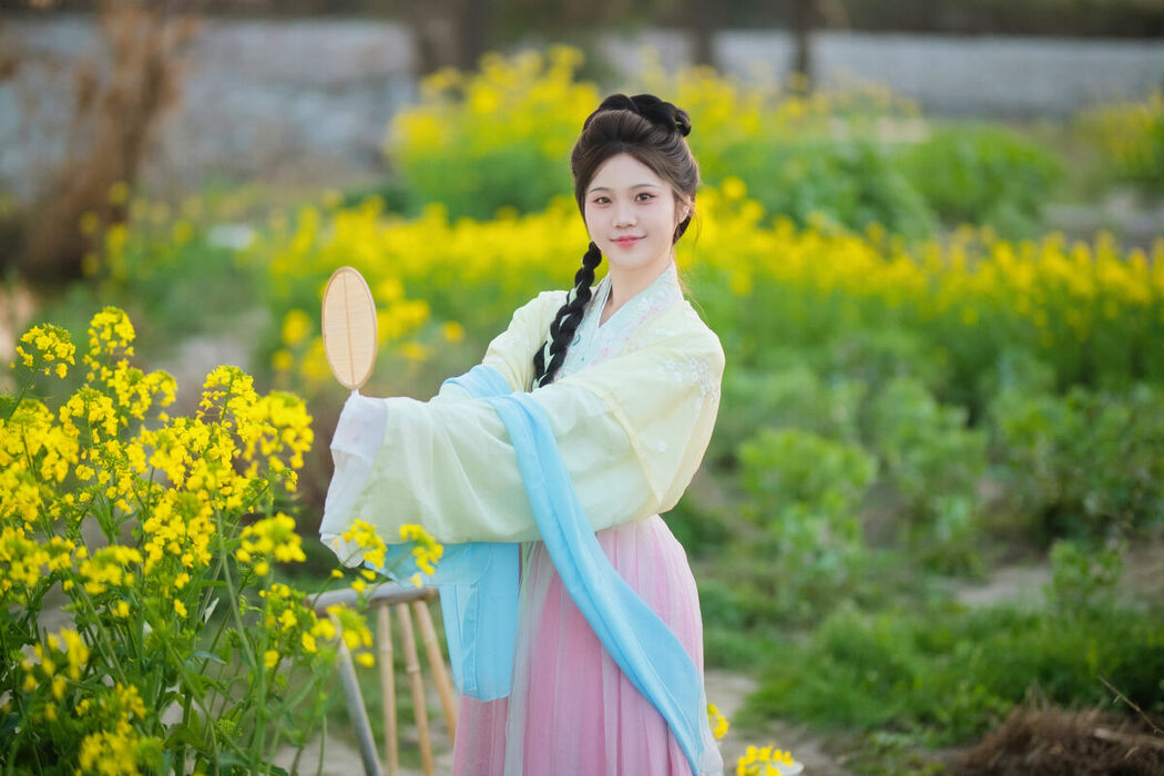 YiTuYu艺图语 Vol.10139 Jin Tian Yao Qu Hua Zhuang Ling (14P)