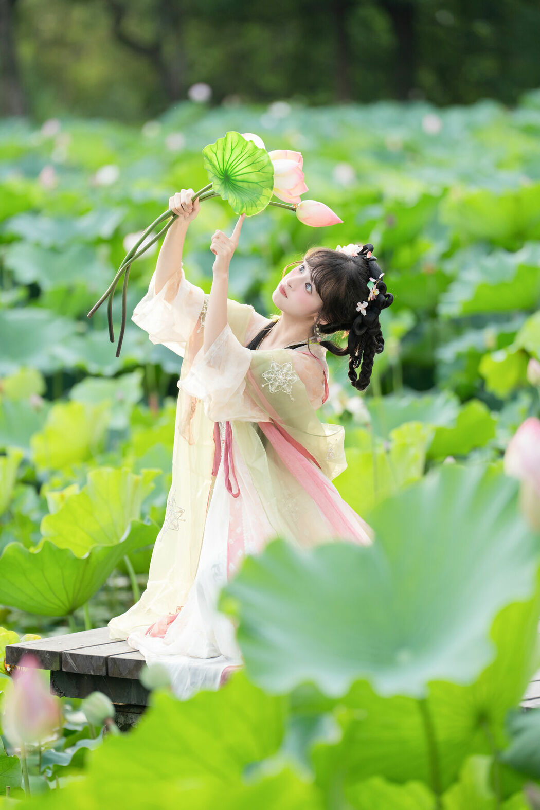 YiTuYu艺图语 Vol.10144 Xia Yu Xiao Nian (53P)