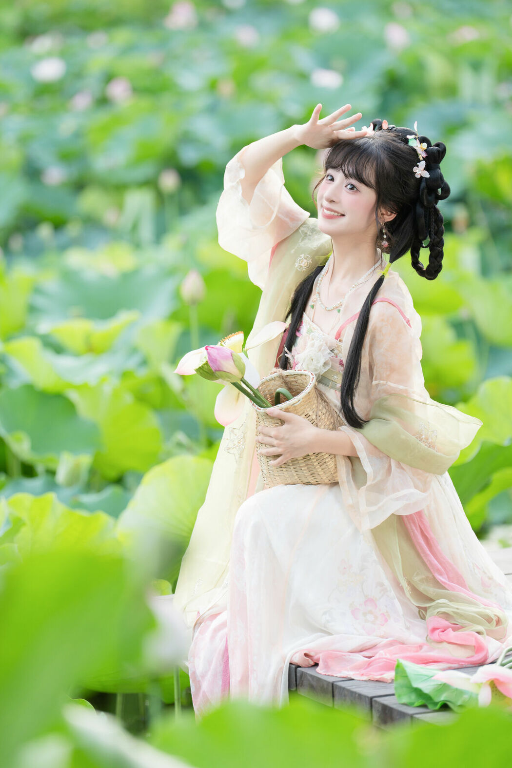 YiTuYu艺图语 Vol.10144 Xia Yu Xiao Nian (53P)