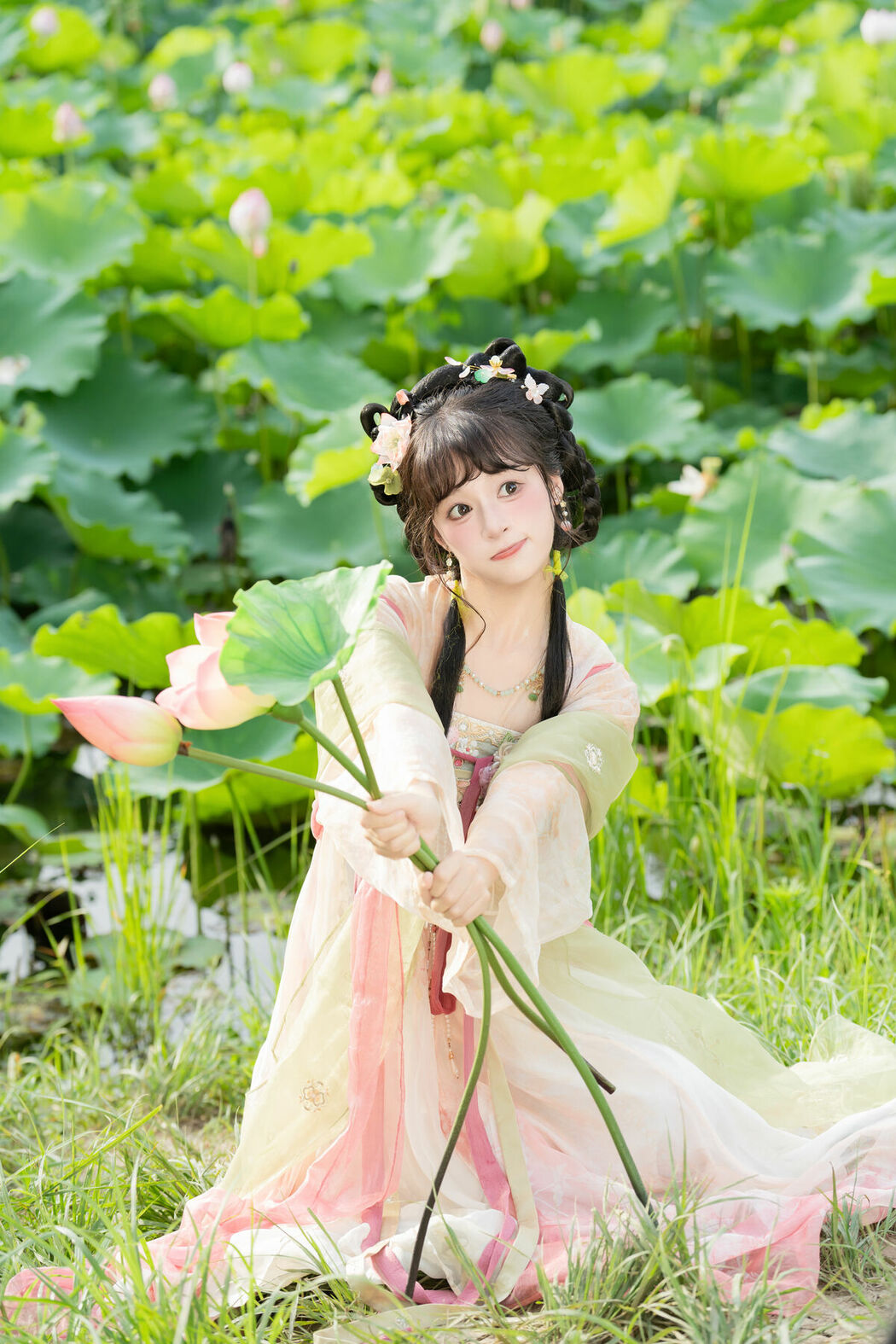 YiTuYu艺图语 Vol.10144 Xia Yu Xiao Nian (53P)