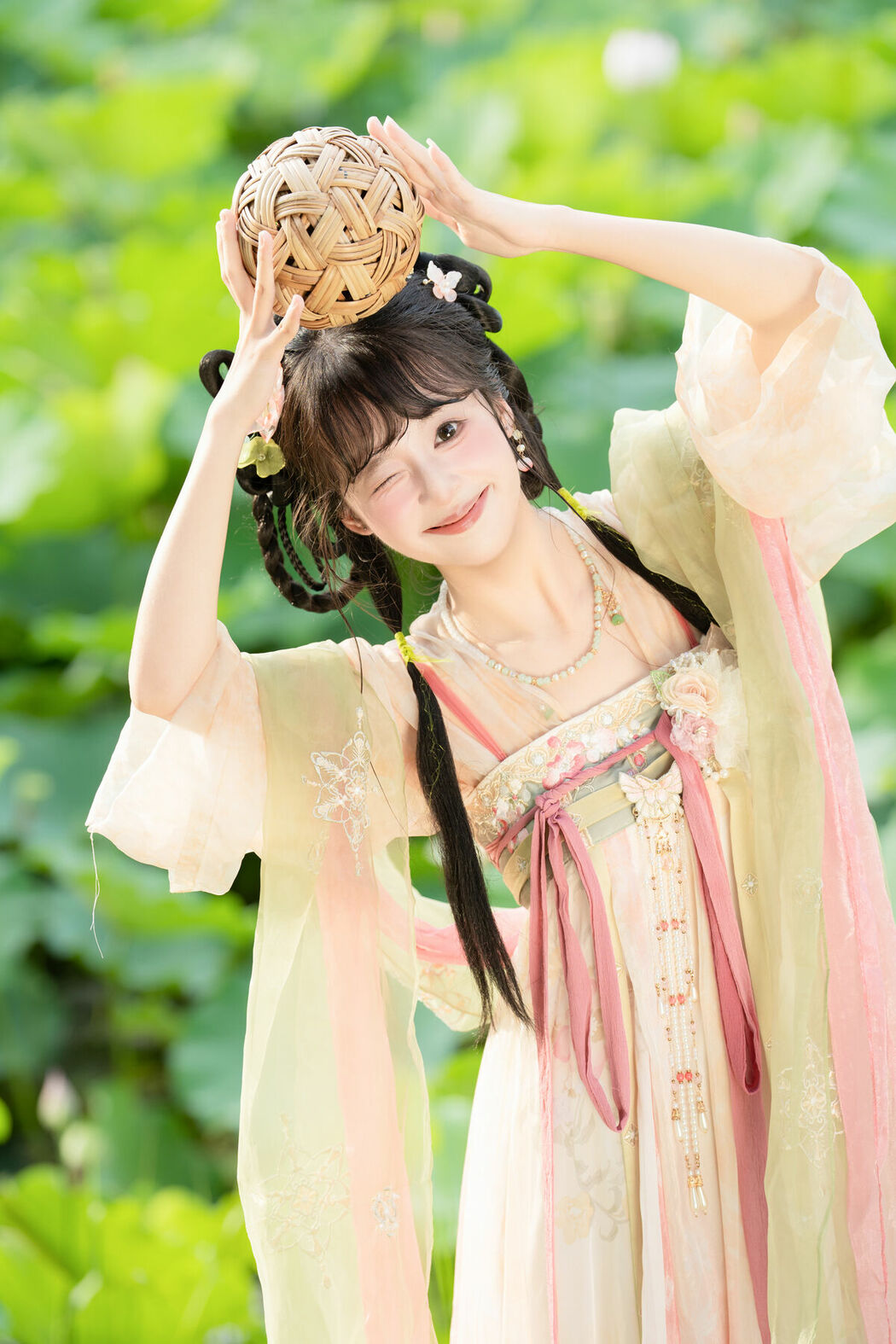 YiTuYu艺图语 Vol.10144 Xia Yu Xiao Nian (53P)
