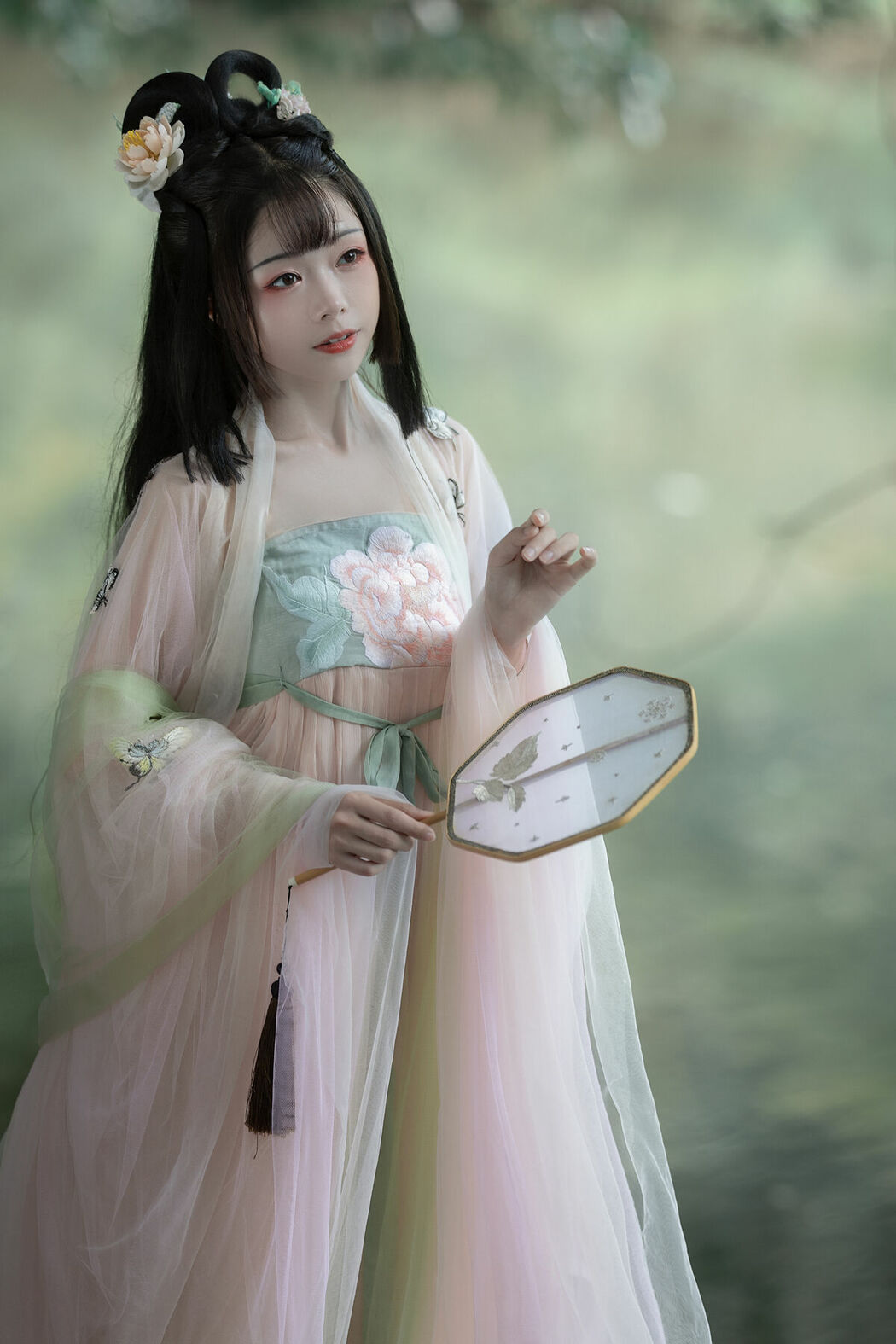 YiTuYu艺图语 Vol.10151 Yun Yun De Hei Yan Quan Er (22P)