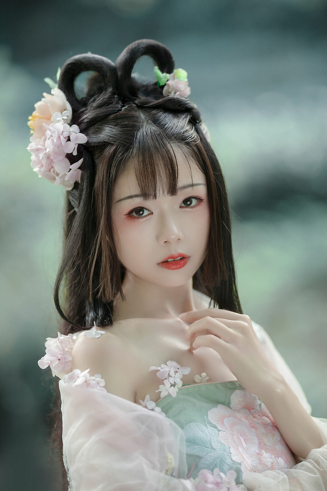 YiTuYu艺图语 Vol.10151 Yun Yun De Hei Yan Quan Er (22P)