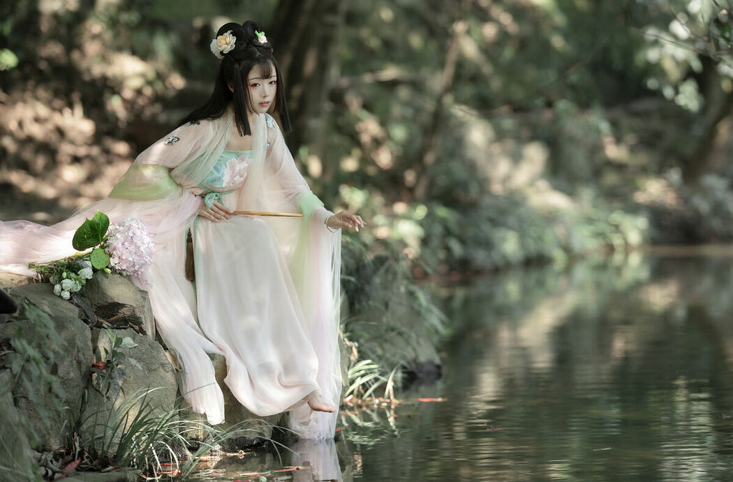 YiTuYu艺图语 Vol.10151 Yun Yun De Hei Yan Quan Er (22P)