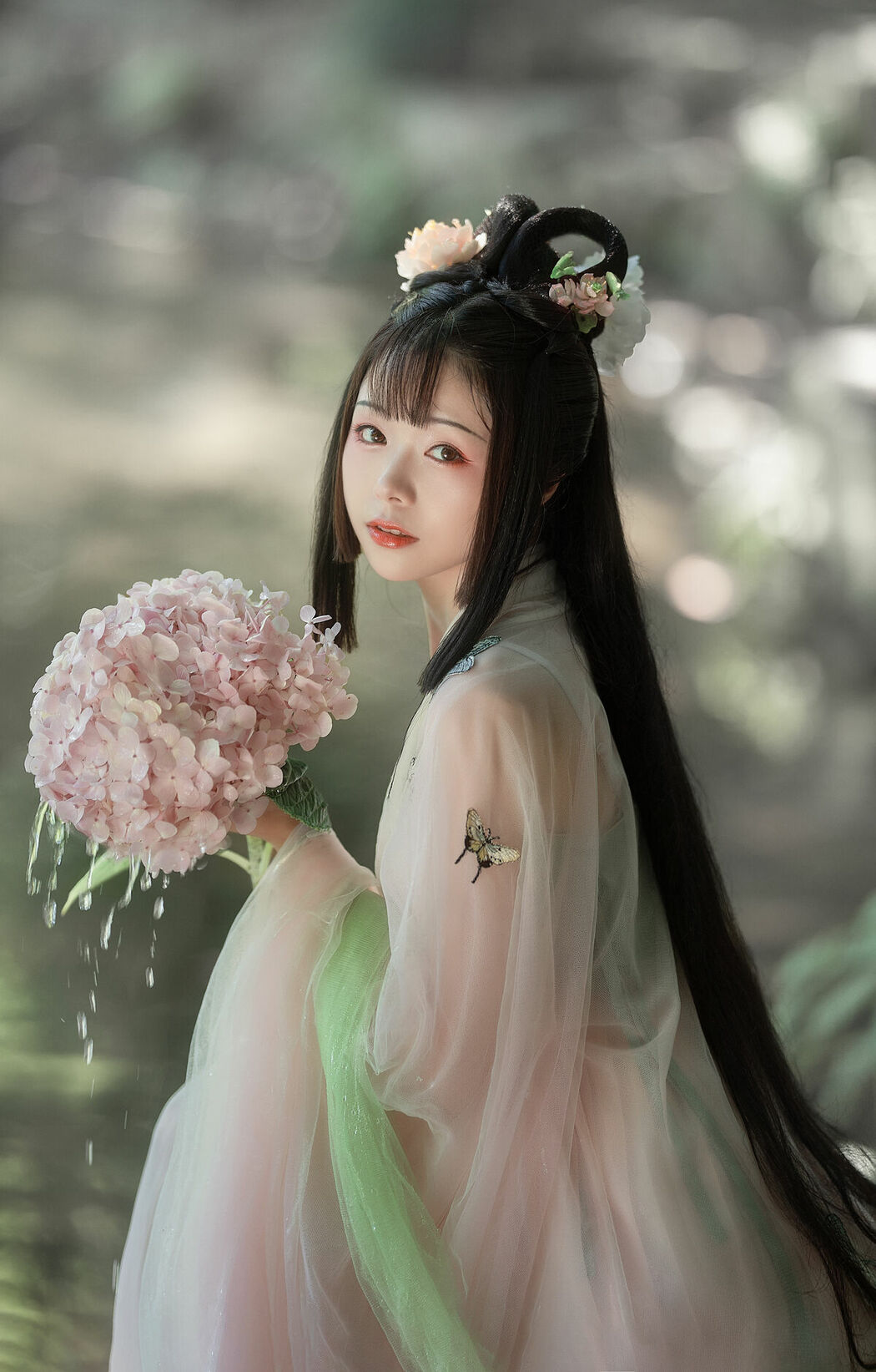 YiTuYu艺图语 Vol.10151 Yun Yun De Hei Yan Quan Er (22P)
