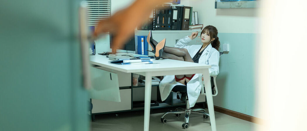 Coser@鹿八岁 – 男科病栋女医师 Part01 (57P – 2V)