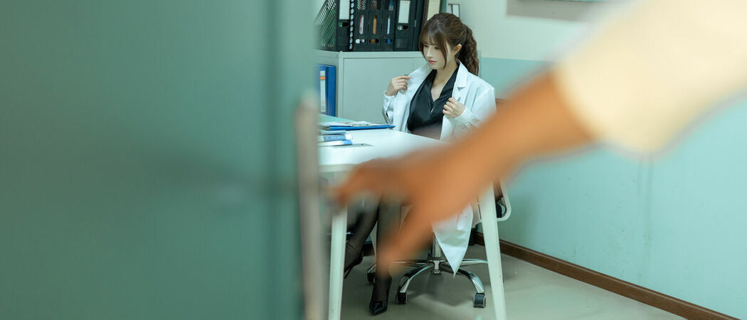 Coser@鹿八岁 – 男科病栋女医师 Part01 (57P – 2V)