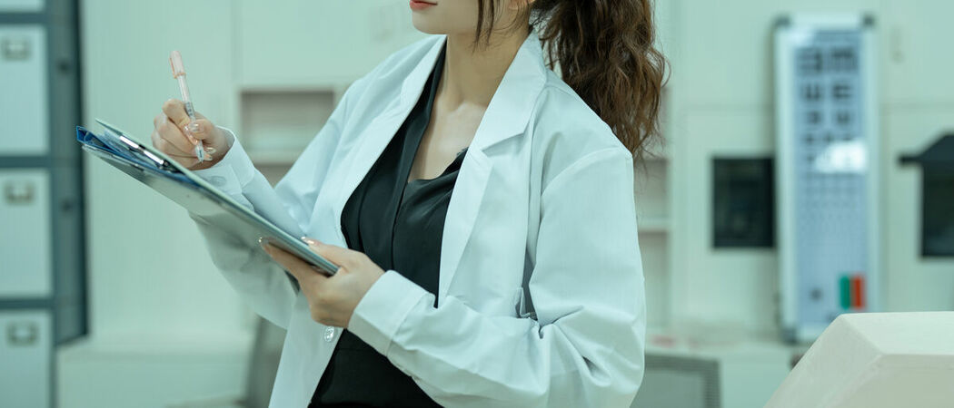 Coser@鹿八岁 – 男科病栋女医师 Part01 (57P – 2V)