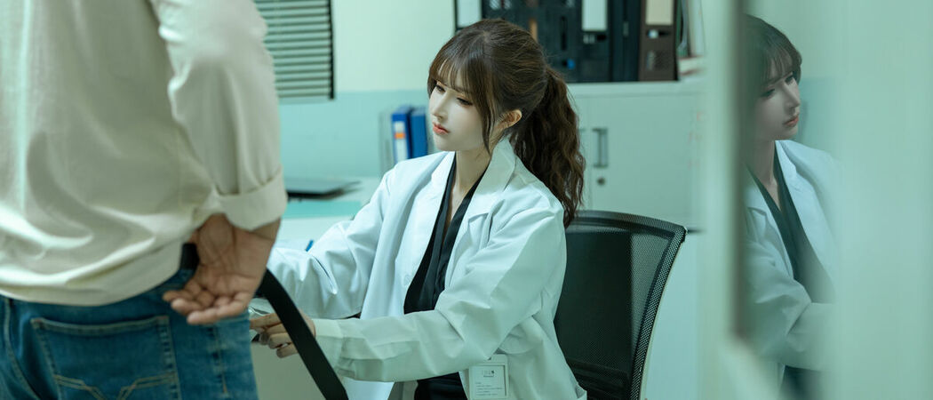 Coser@鹿八岁 – 男科病栋女医师 Part01 (57P – 2V)