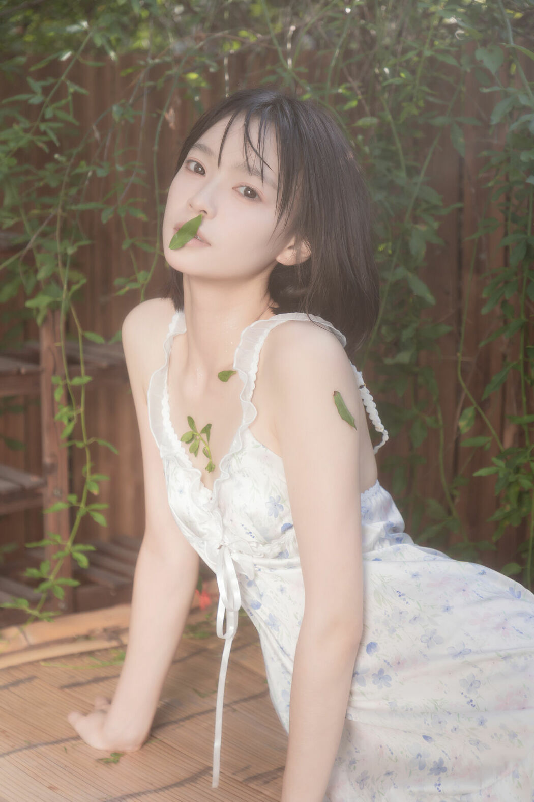 YiTuYu艺图语 Vol.10153 Yao Yao Zi Jiang (24P)